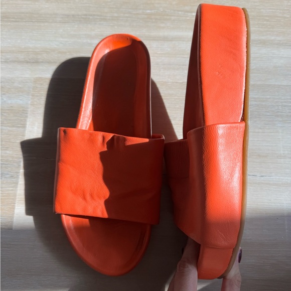 beek pelican electric orange sandals - Picture 2 of 3